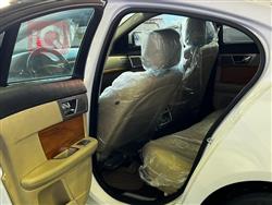 جاكوار XF